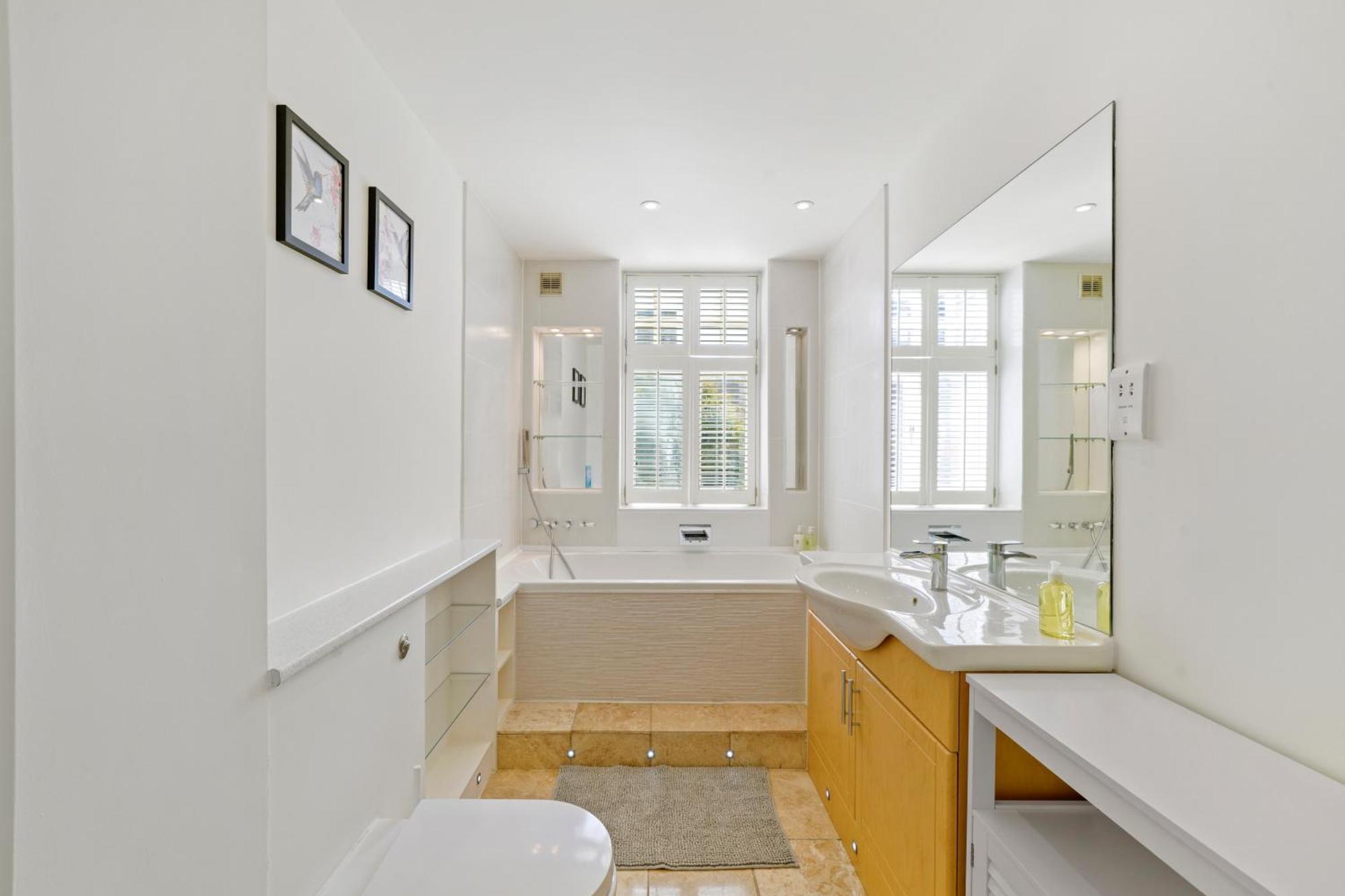 Clapham Common Mews: Refurbished 3-Bedroom with Parking London Exterior photo
