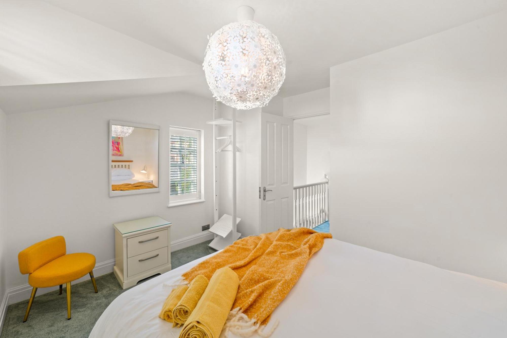 Clapham Common Mews: Refurbished 3-Bedroom with Parking London Exterior photo