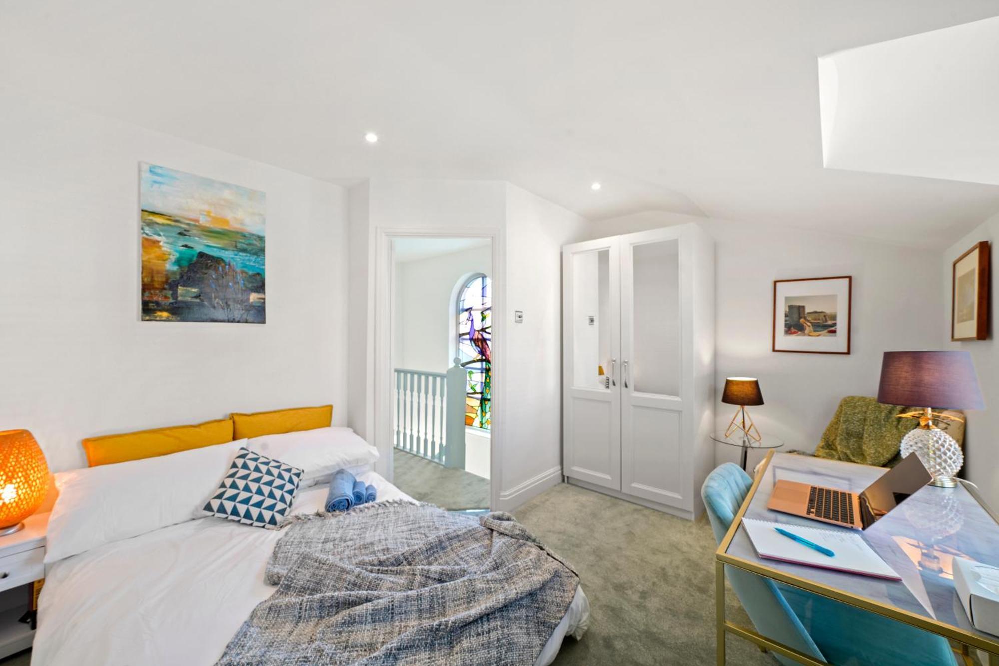 Clapham Common Mews: Refurbished 3-Bedroom with Parking London Exterior photo