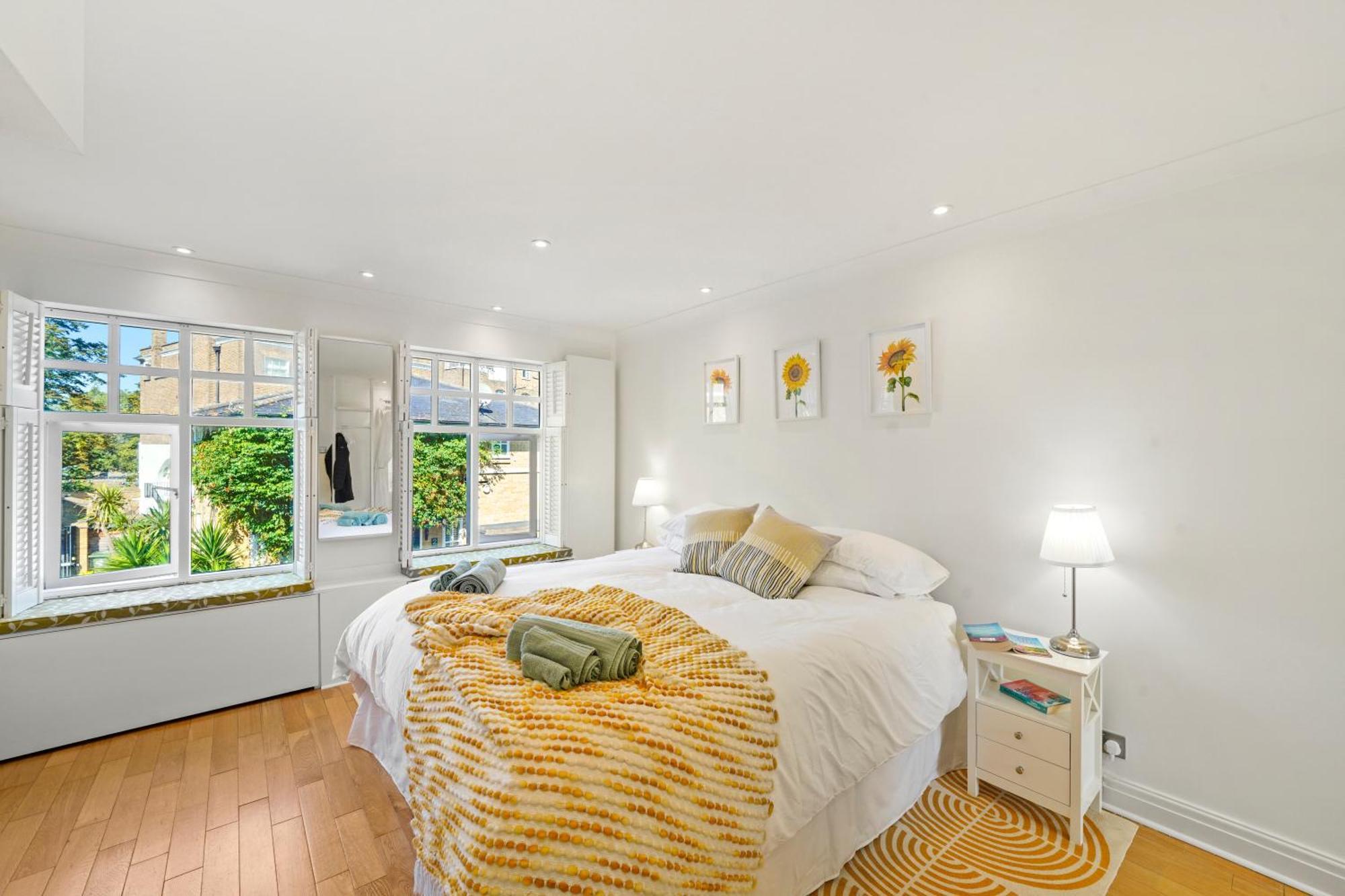 Clapham Common Mews: Refurbished 3-Bedroom with Parking London Exterior photo